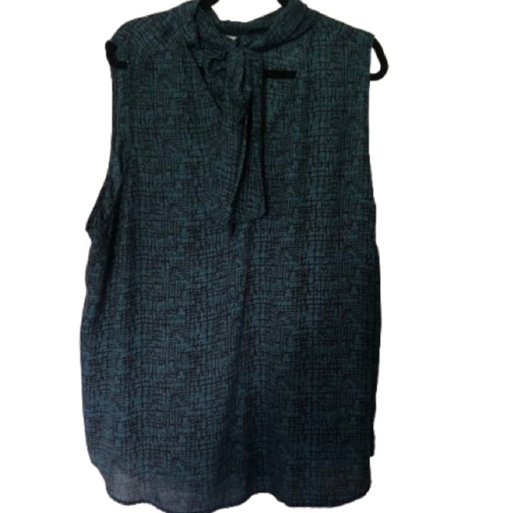 Ava & Viv Black Sleeveless Blouse with Tie Front